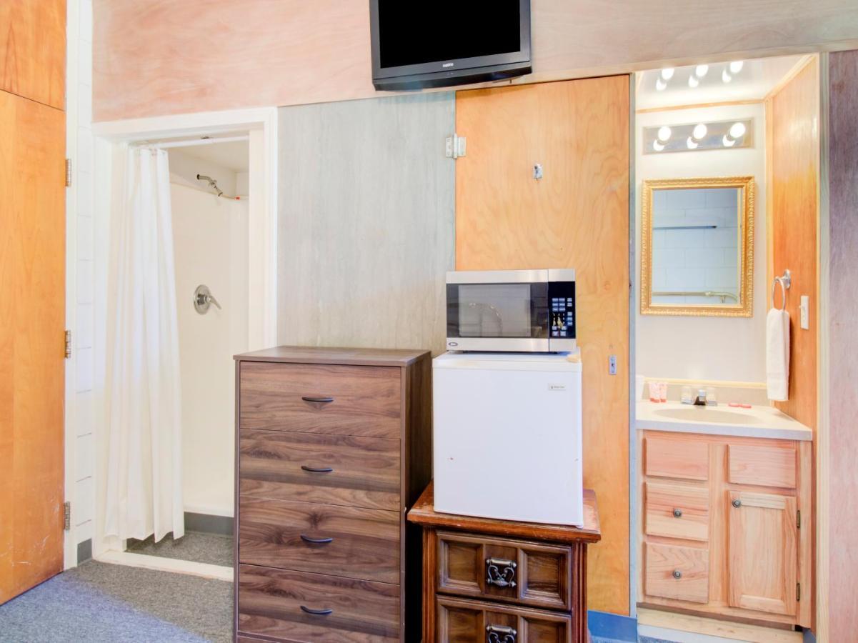 Oyo I-44 Ok Hotel