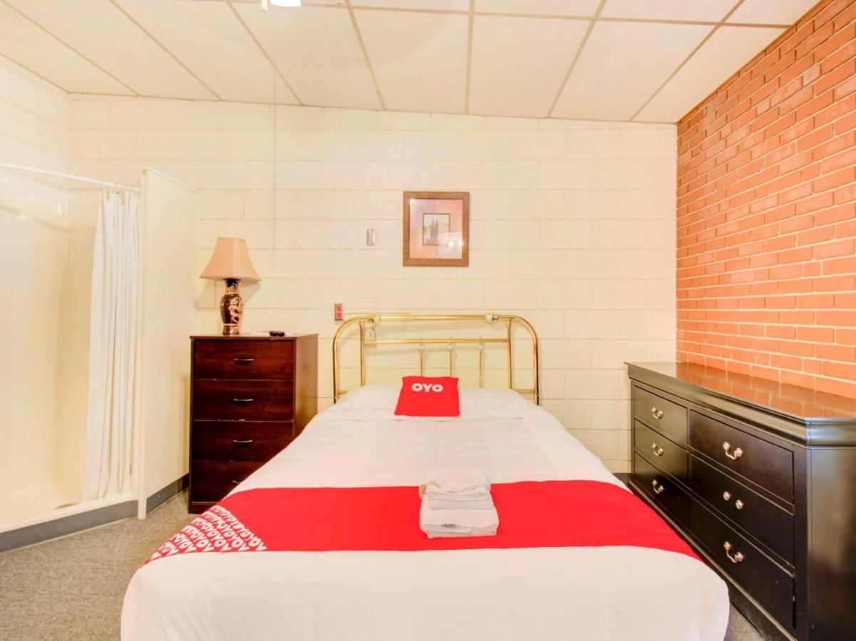 Oyo I-44 Ok Hotel 2*