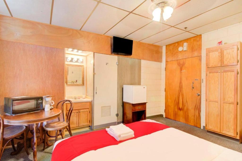 Hotel Oyo I-44 Ok 2*