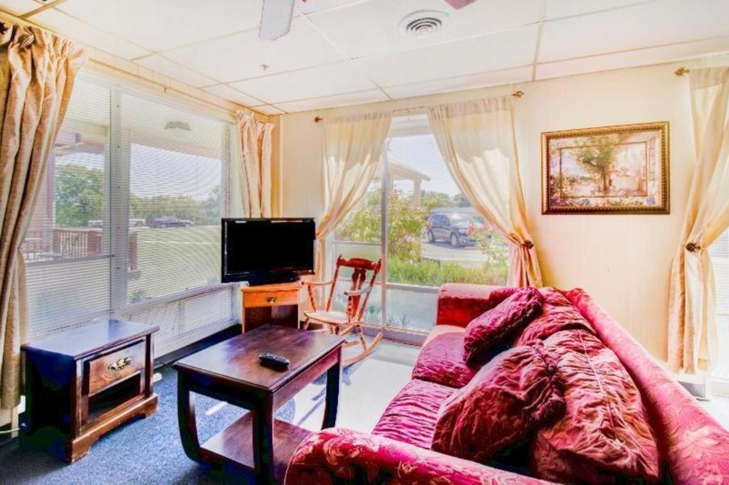 Oyo I-44 Ok Hotel 2*