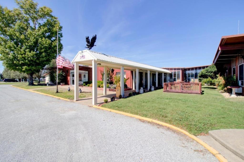 Hotel Oyo I-44 Ok